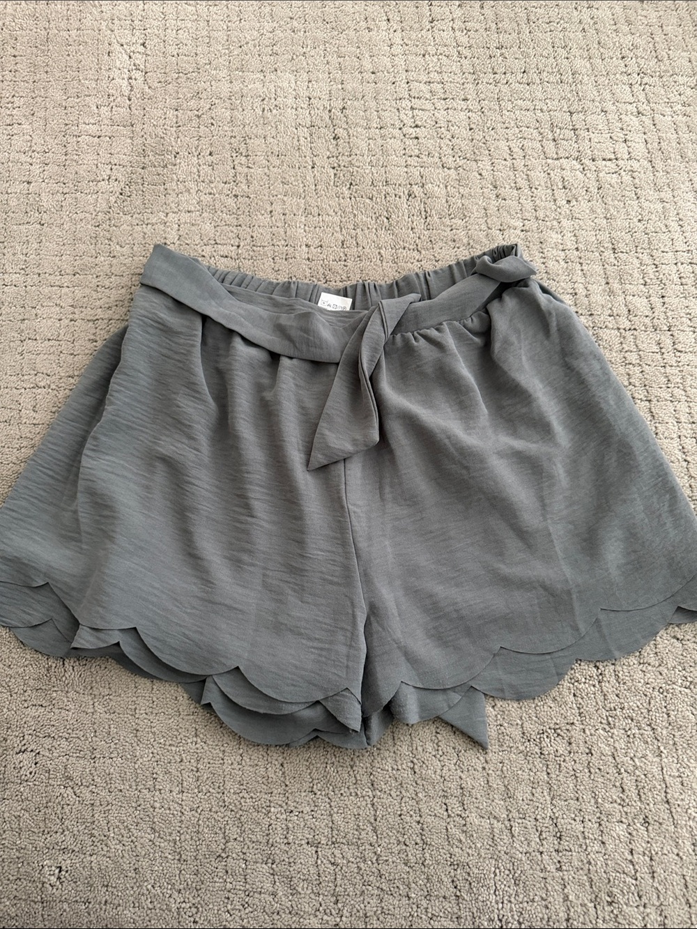 Scallop Hem Tie-Waist Women’s Shorts - Gray